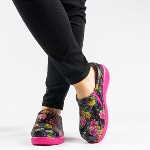Alegria Kayla  Lei Black Pink Floral Clogs